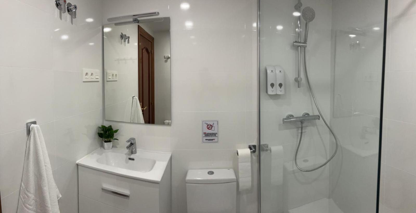 Duplex 122M2, 4 Dormitorios, 2 Banos Completos, Wifi 1Gb 蒙达卡 外观 照片